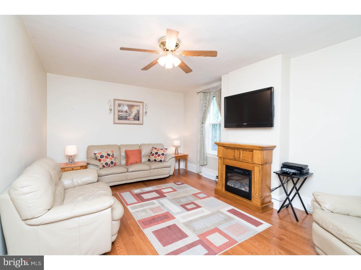 3813 Foulk Road Garnet Valley, PA 19060 - Photo 4 of 25 Living Room