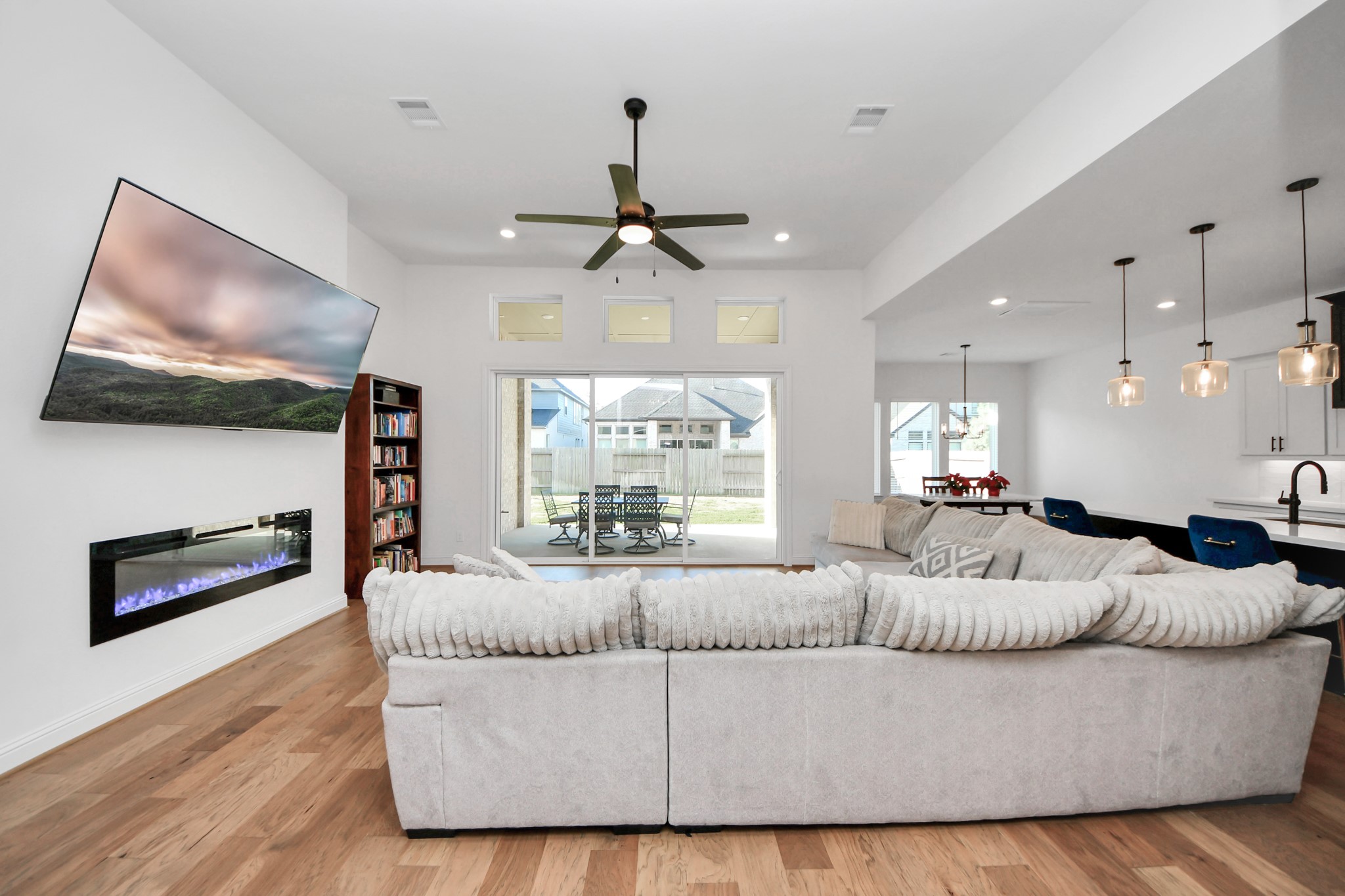 11914 Parsifal Creek Road Humble, TX 77346 - Photo 21 of 39 Living Area