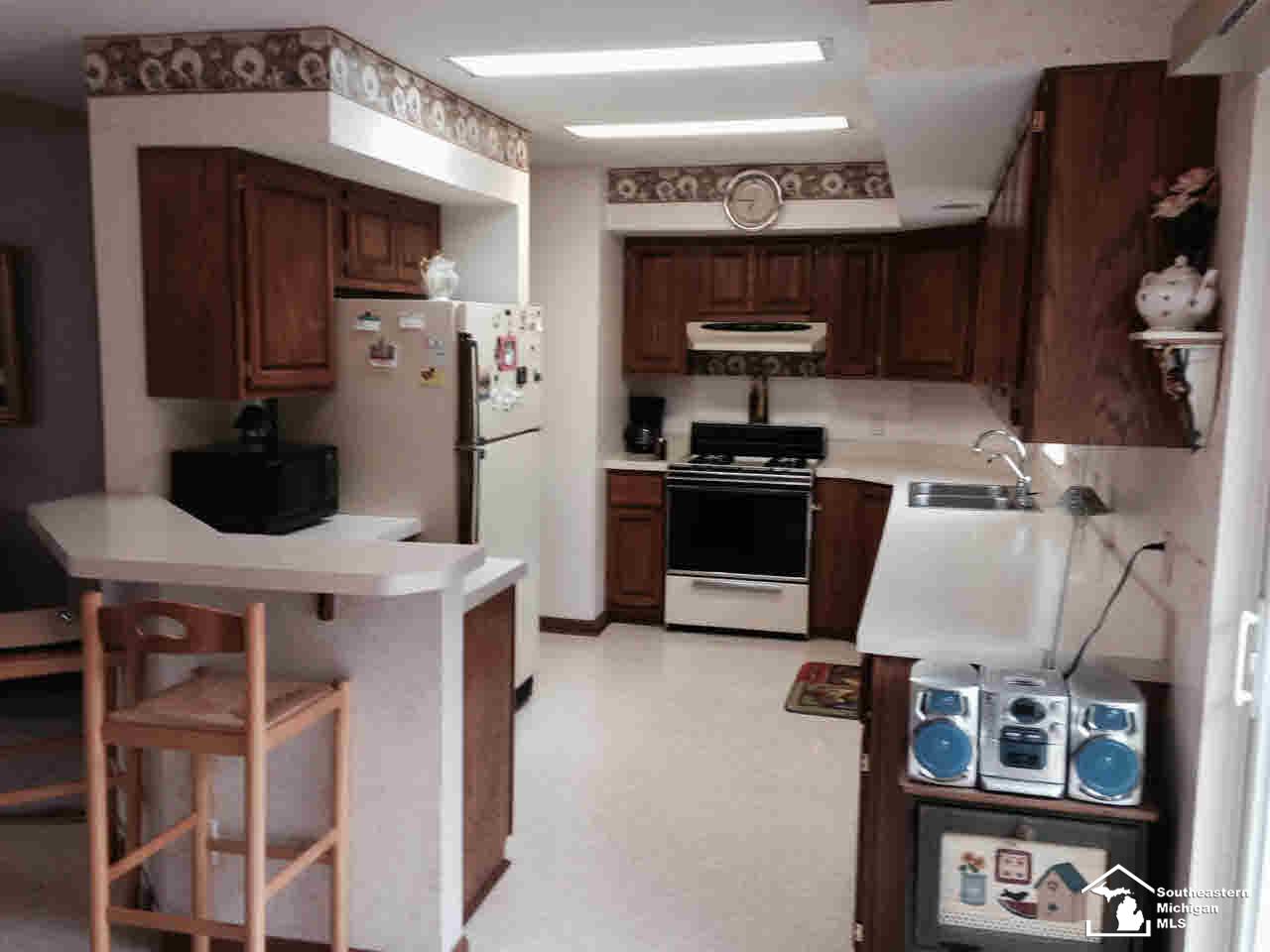 11810 Sumpter Road Carleton, MI 48117 - Photo 5 of 16 20441226-4.JPG