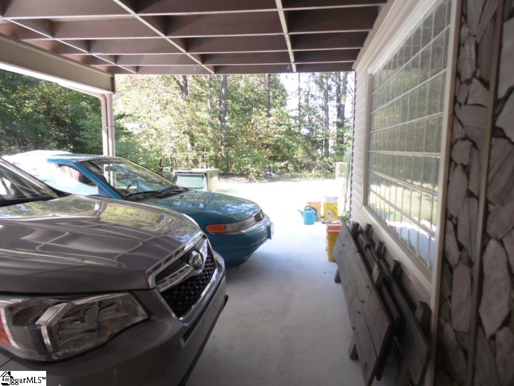 601 Tanyard Road Greenville, SC 29609 - Photo 8 of 32