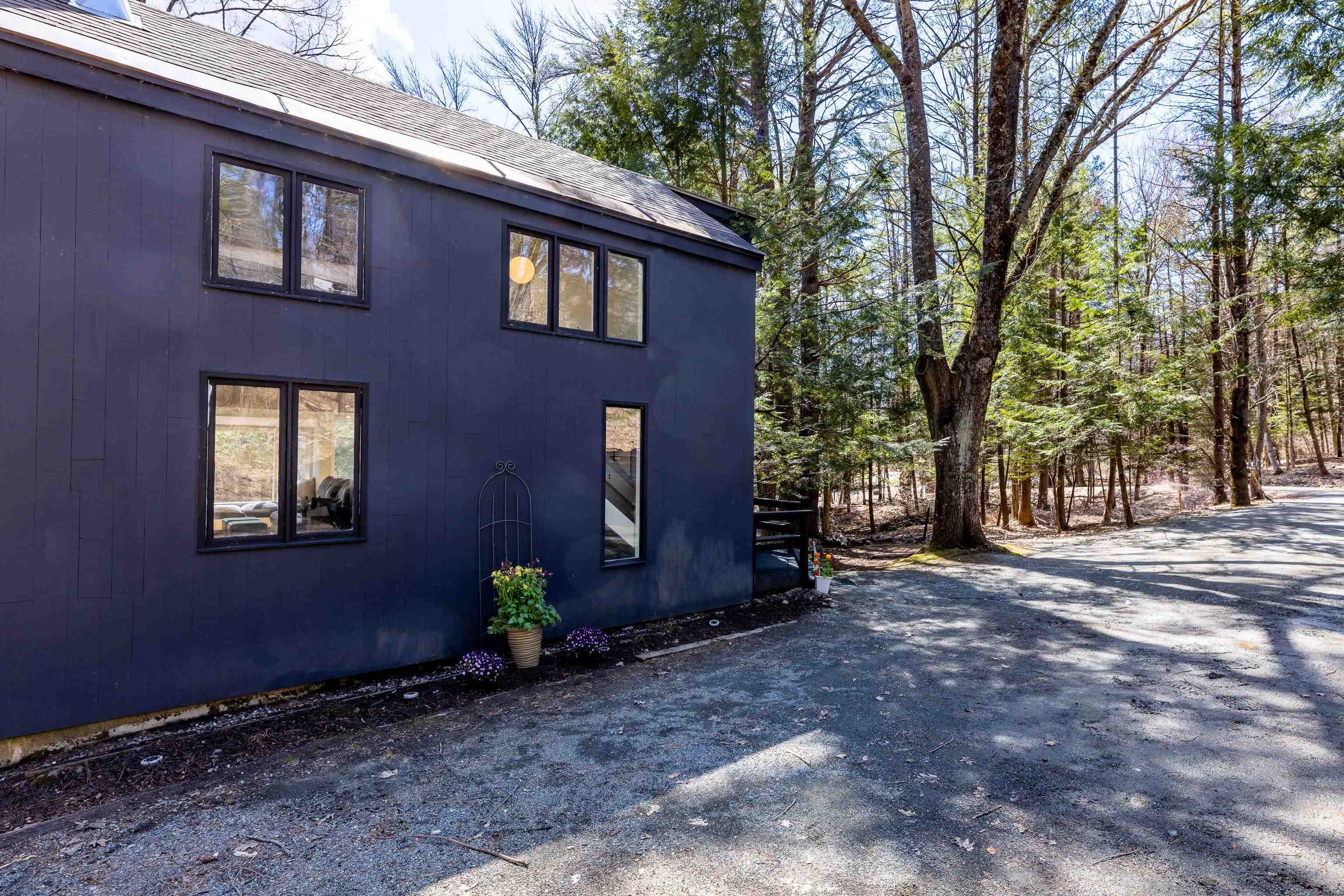 1604 Marsh Family Road Hartford, VT 05001 - Photo 3 of 36 Gallery Image 3