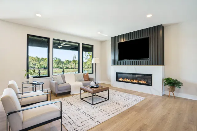 $975,000 | 6788 120th Avenue, Fennville, MI 49408