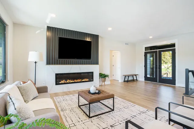 $975,000 | 6788 120th Avenue, Fennville, MI 49408