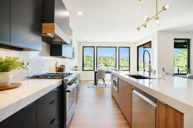 $975,000 | 6788 120th Avenue, Fennville, MI 49408