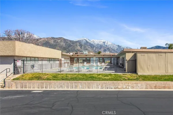 a view of houses with a street and a yard