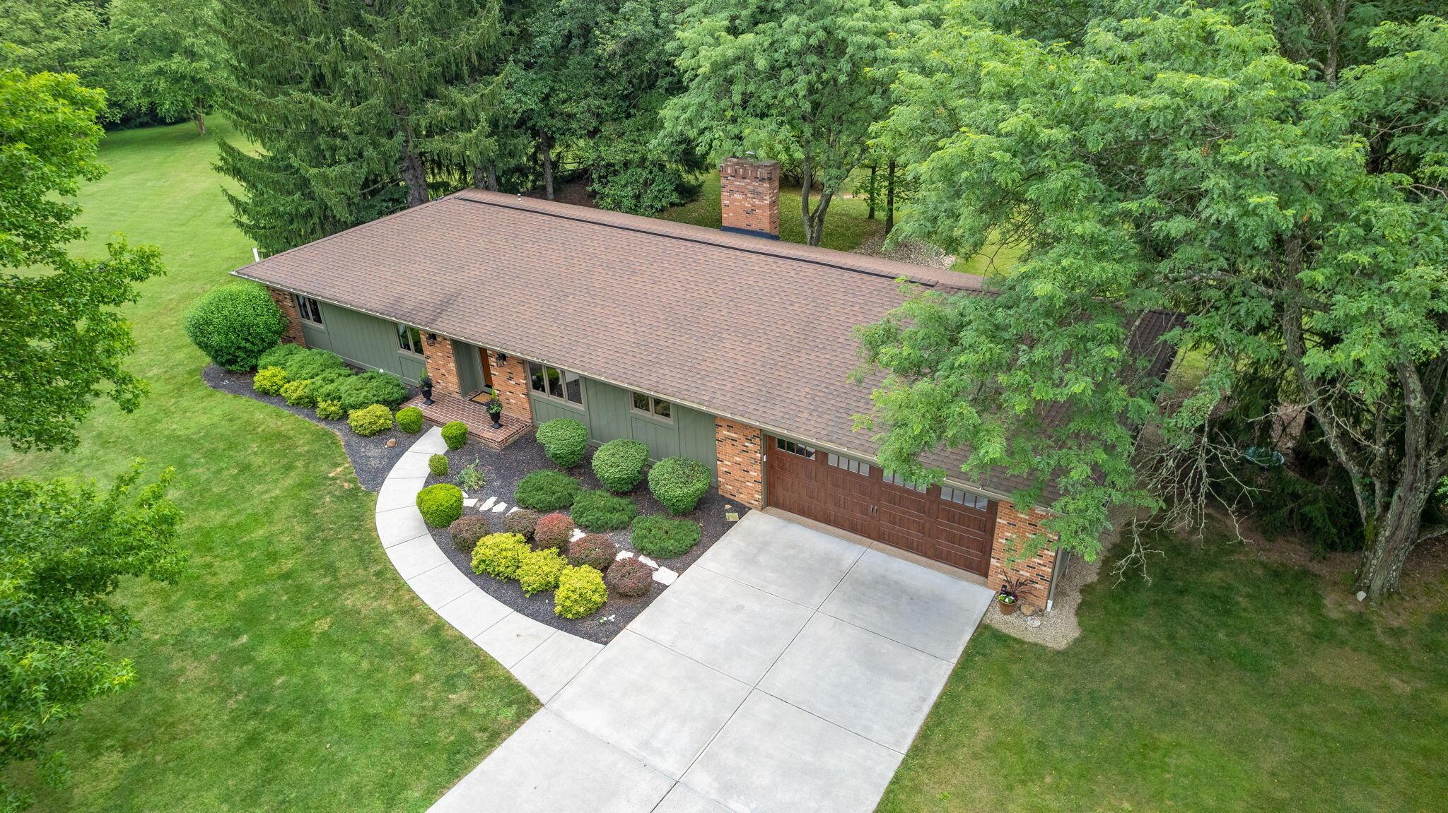 2125 Carriage Road Powell, OH 43065 - Photo 4 of 89 6-web-or-mls-DJI_0051
