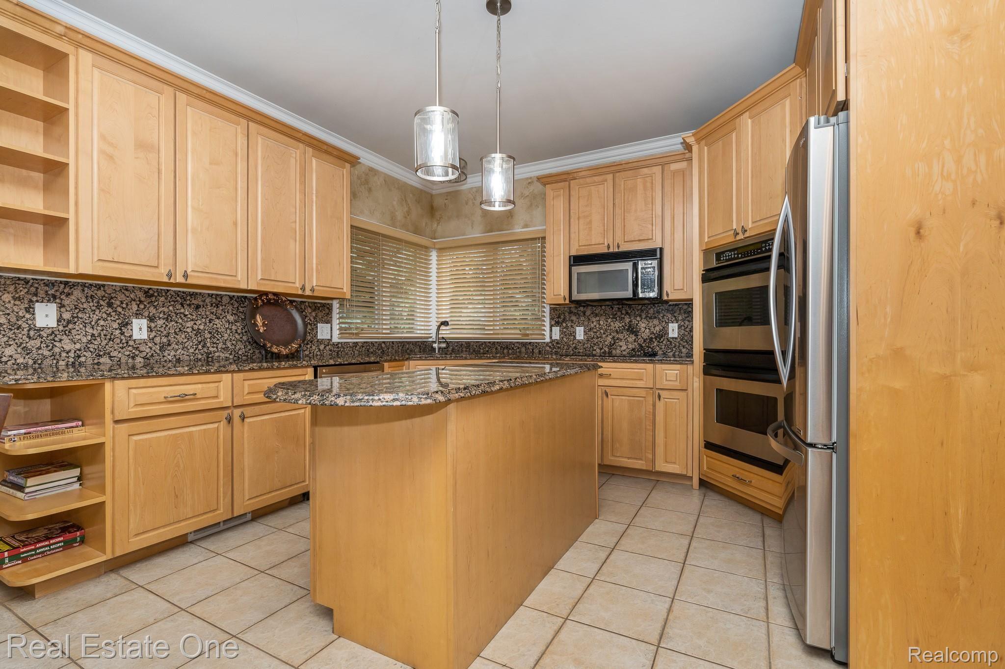1345 Ross Lane Rochester, MI 48306 - Photo 17 of 61 GOURMET KITCHEN