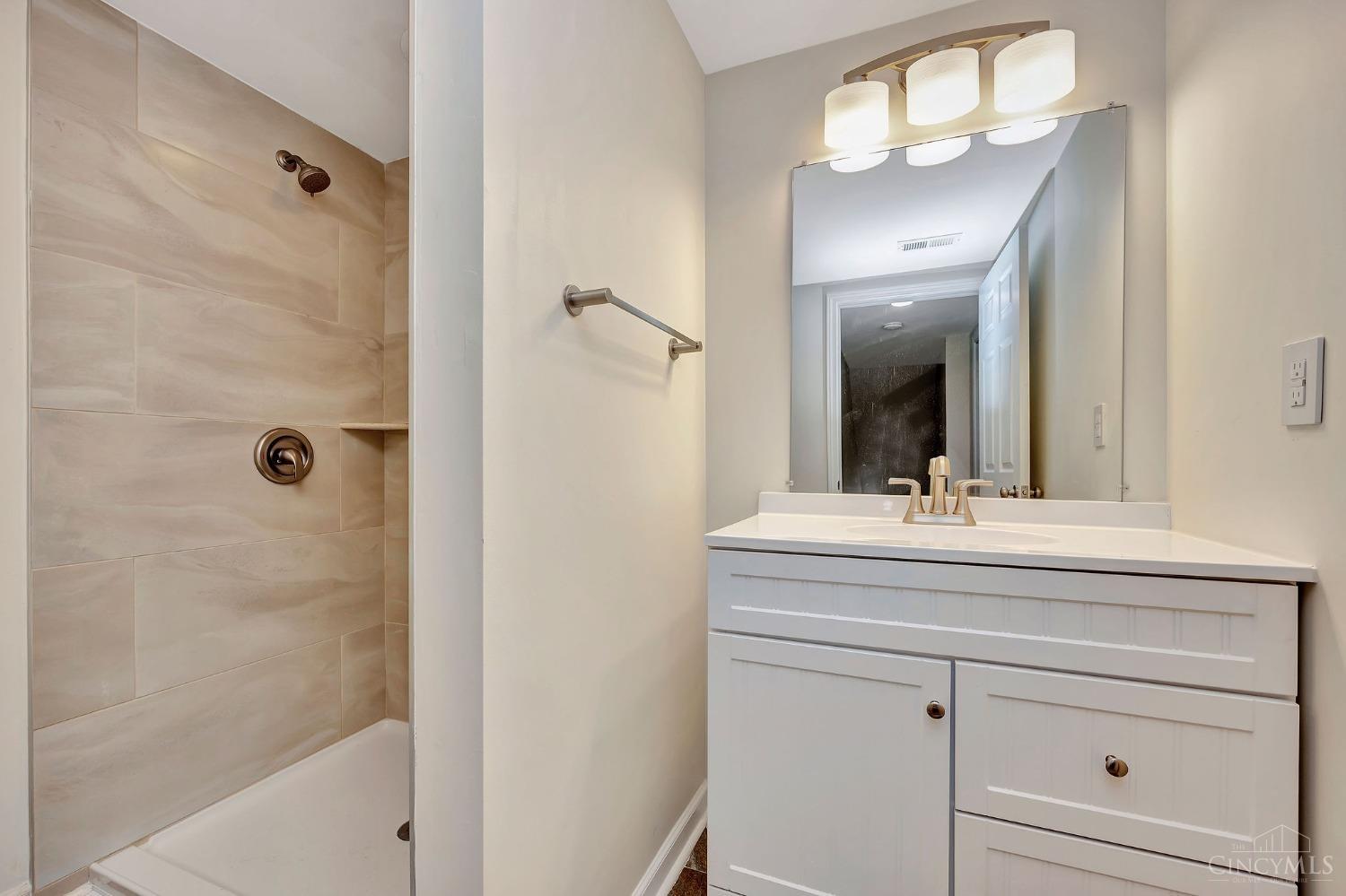 1059 Roxie Lane Cincinnati, OH 45224 - Photo 15 of 35 Gallery Image 15