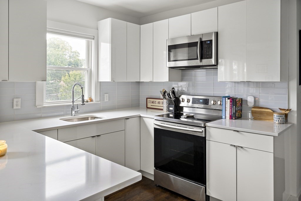 4438 Washington Street, Unit 3 Boston, MA 02131 - Photo 1 of 21