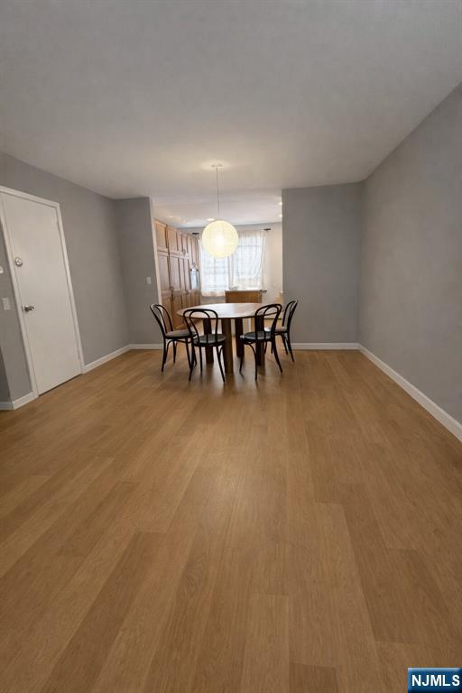 122 Dean Drive, Unit 1 Tenafly, NJ 07670 - Photo 4 of 15 a view of a livingroom with furniture