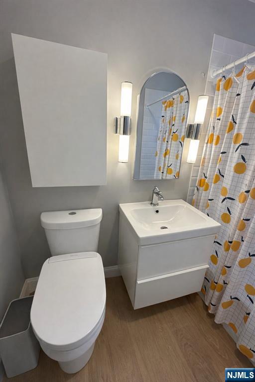 122 Dean Drive, Unit 1 Tenafly, NJ 07670 - Photo 10 of 15 a bathroom with a toilet sink and mirror