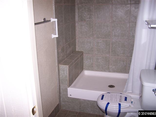 3395 Heights Drive Reno, NV 89503 - Photo 5 of 9 a bathroom with a bath tub