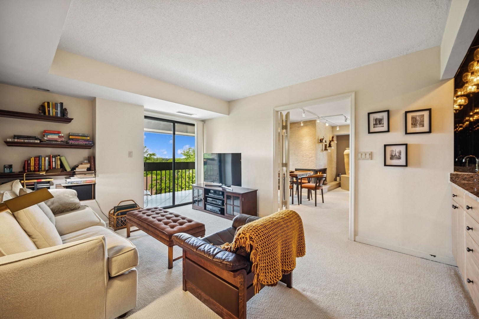 1671 Mission Hills Road, Unit 501 Northbrook, IL 60062 - Photo 14 of 27 a living room with furniture and a large window