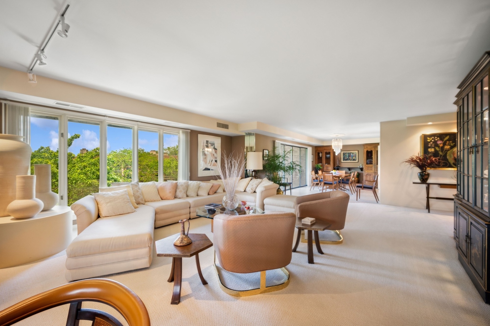 1671 Mission Hills Road, Unit 501 Northbrook, IL 60062 - Photo 5 of 27 a living room with furniture and a large window