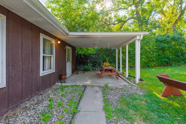 a view of a house with backyard and porch