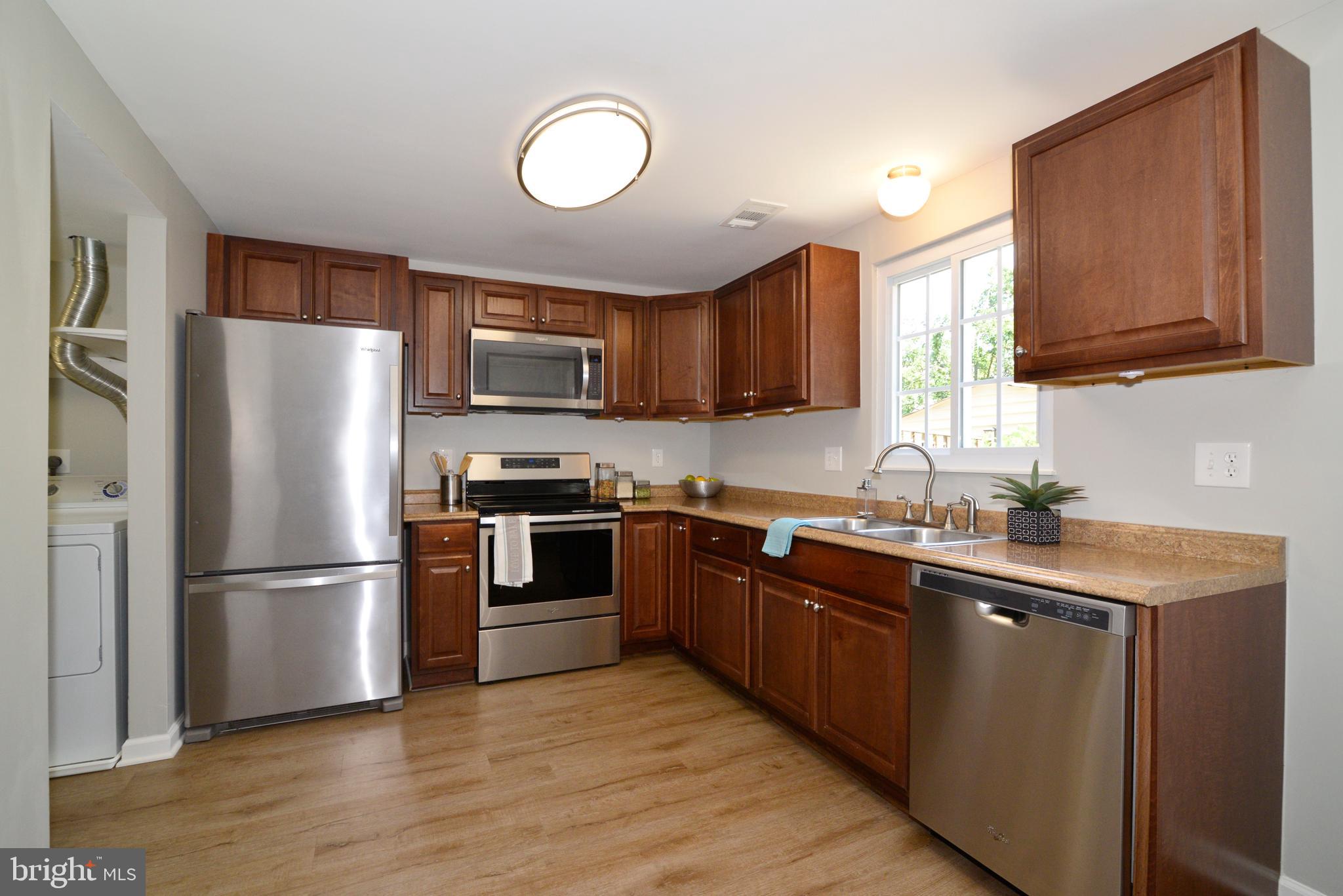 8345 Bark Tree Court Springfield, VA 22153 - Photo 6 of 26