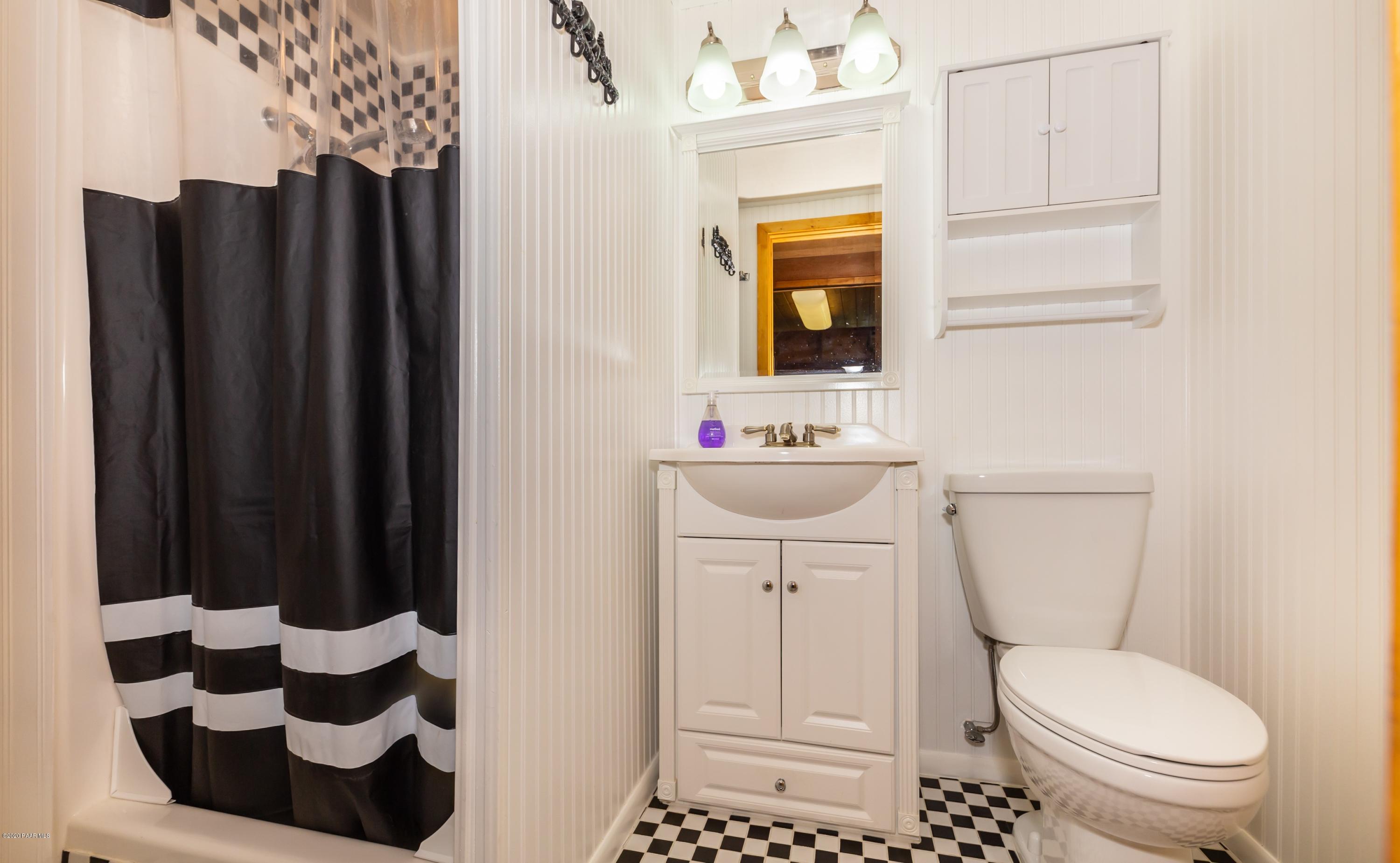 4949 South View Road Prescott, AZ 86303 - Photo 16 of 28 016_Guest Bathroom