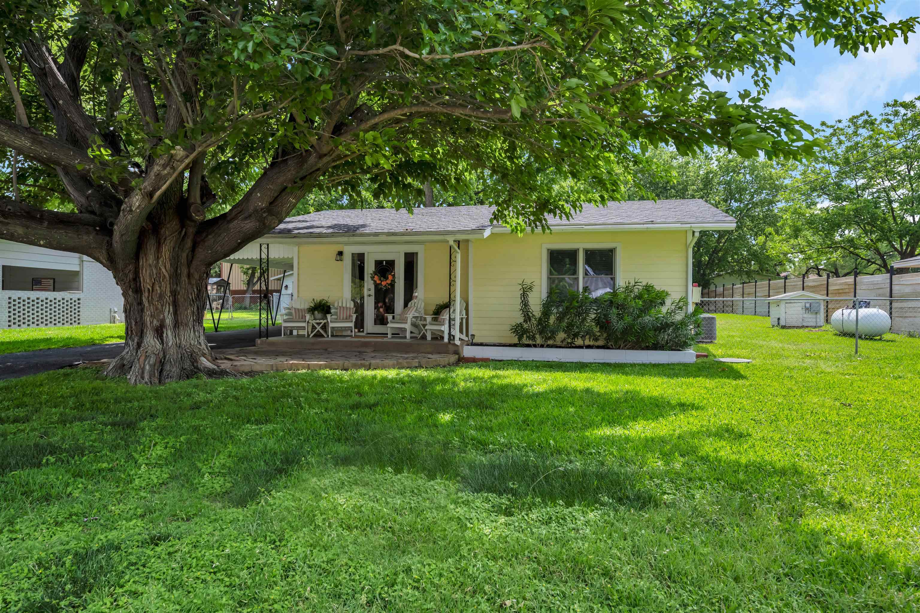 301 Riverside Drive Kingsland, TX 78639 - Photo 3 of 40