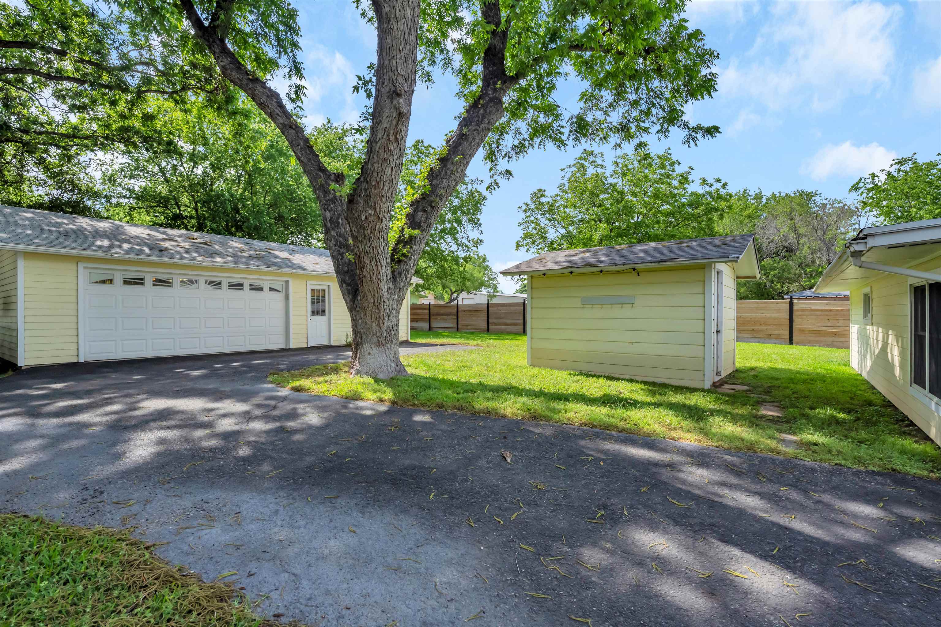 301 Riverside Drive Kingsland, TX 78639 - Photo 35 of 40