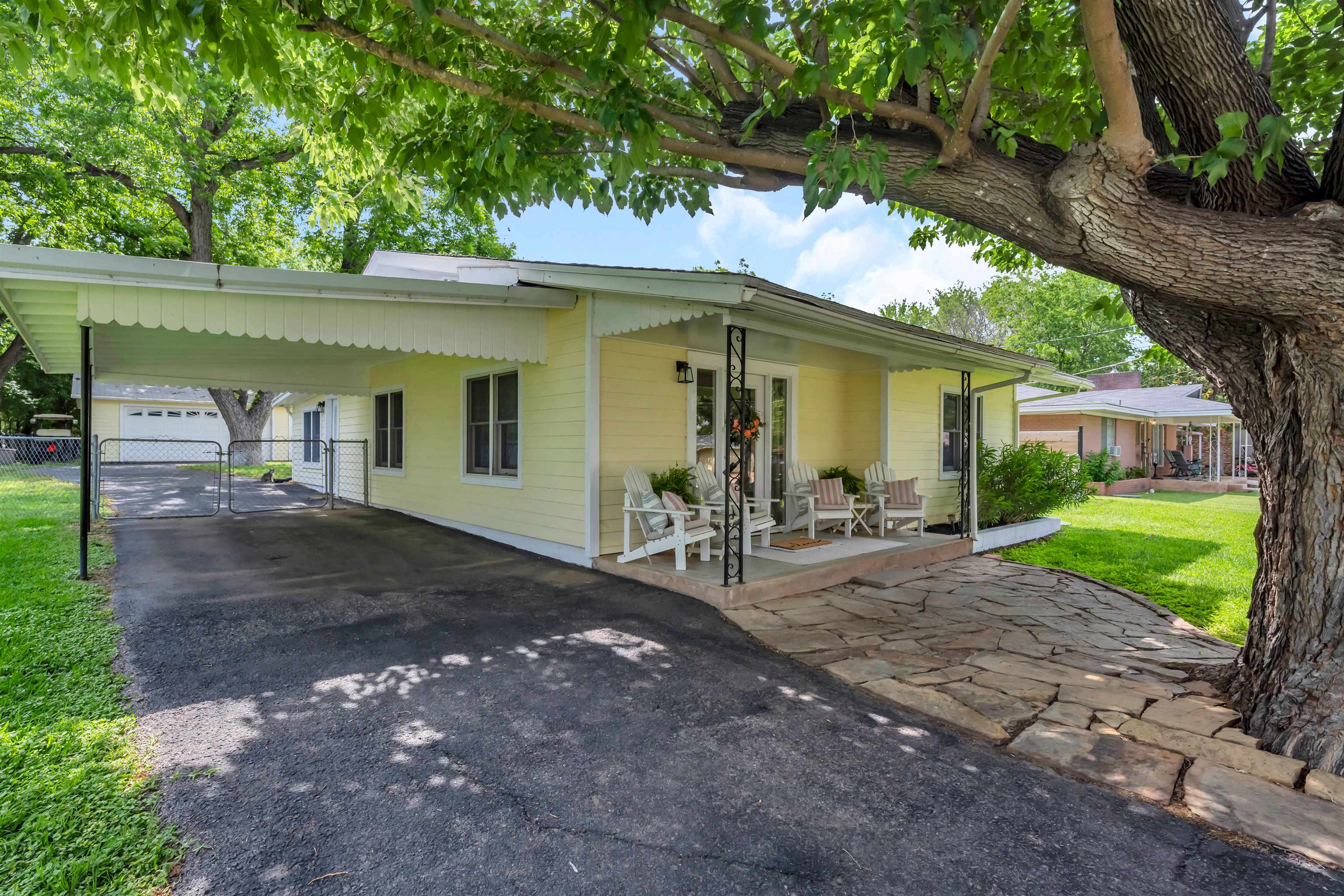 301 Riverside Drive Kingsland, TX 78639 - Photo 4 of 40