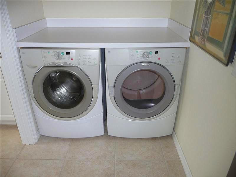 370 Golfview Road, Unit 701 North Palm Beach, FL 33408 - Photo 11 of 17 washer & dryer