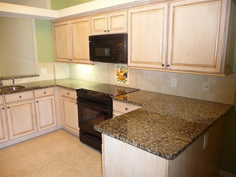 370 Golfview Road, Unit 701 North Palm Beach, FL 33408 - Photo 3 of 17 kitchen