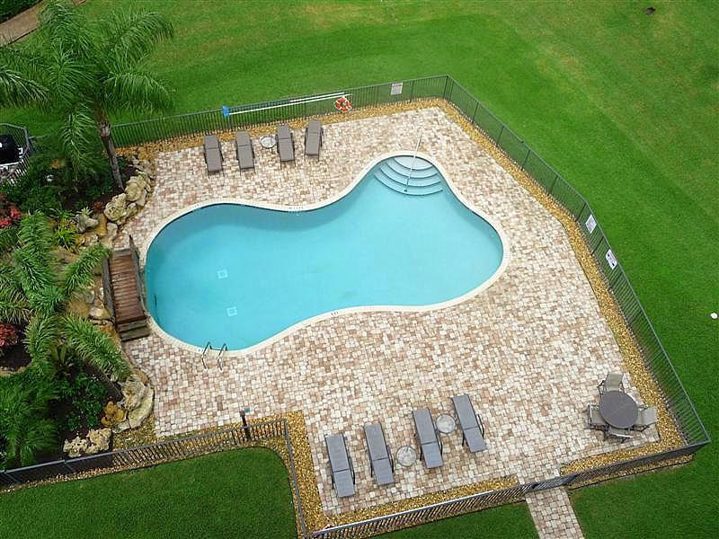 370 Golfview Road, Unit 701 North Palm Beach, FL 33408 - Photo 4 of 17 condo pool