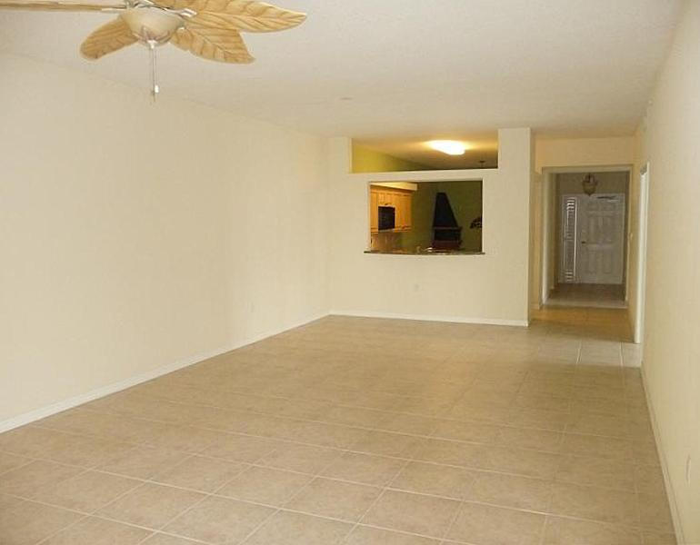 370 Golfview Road, Unit 701 North Palm Beach, FL 33408 - Photo 7 of 17 Living & dining room