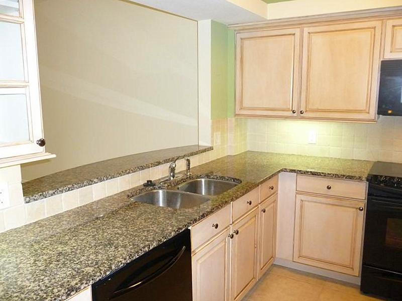 370 Golfview Road, Unit 701 North Palm Beach, FL 33408 - Photo 8 of 17 kitchen