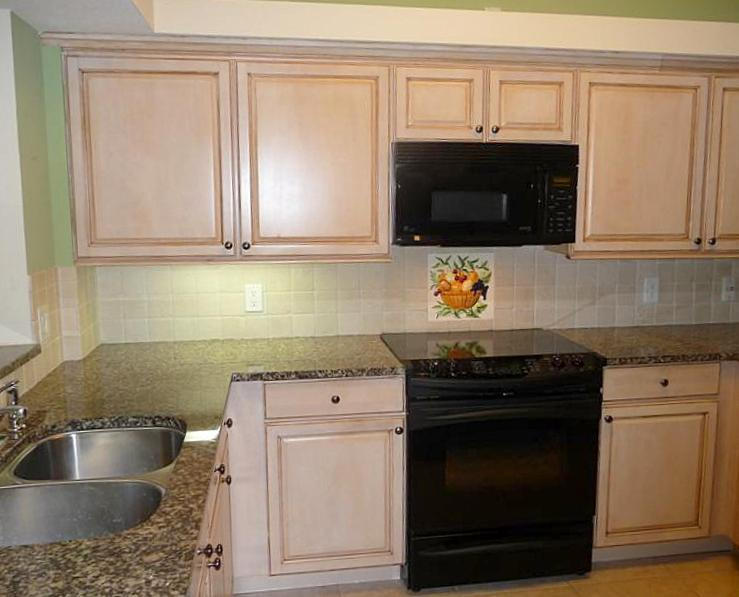 370 Golfview Road, Unit 701 North Palm Beach, FL 33408 - Photo 9 of 17 kitchen