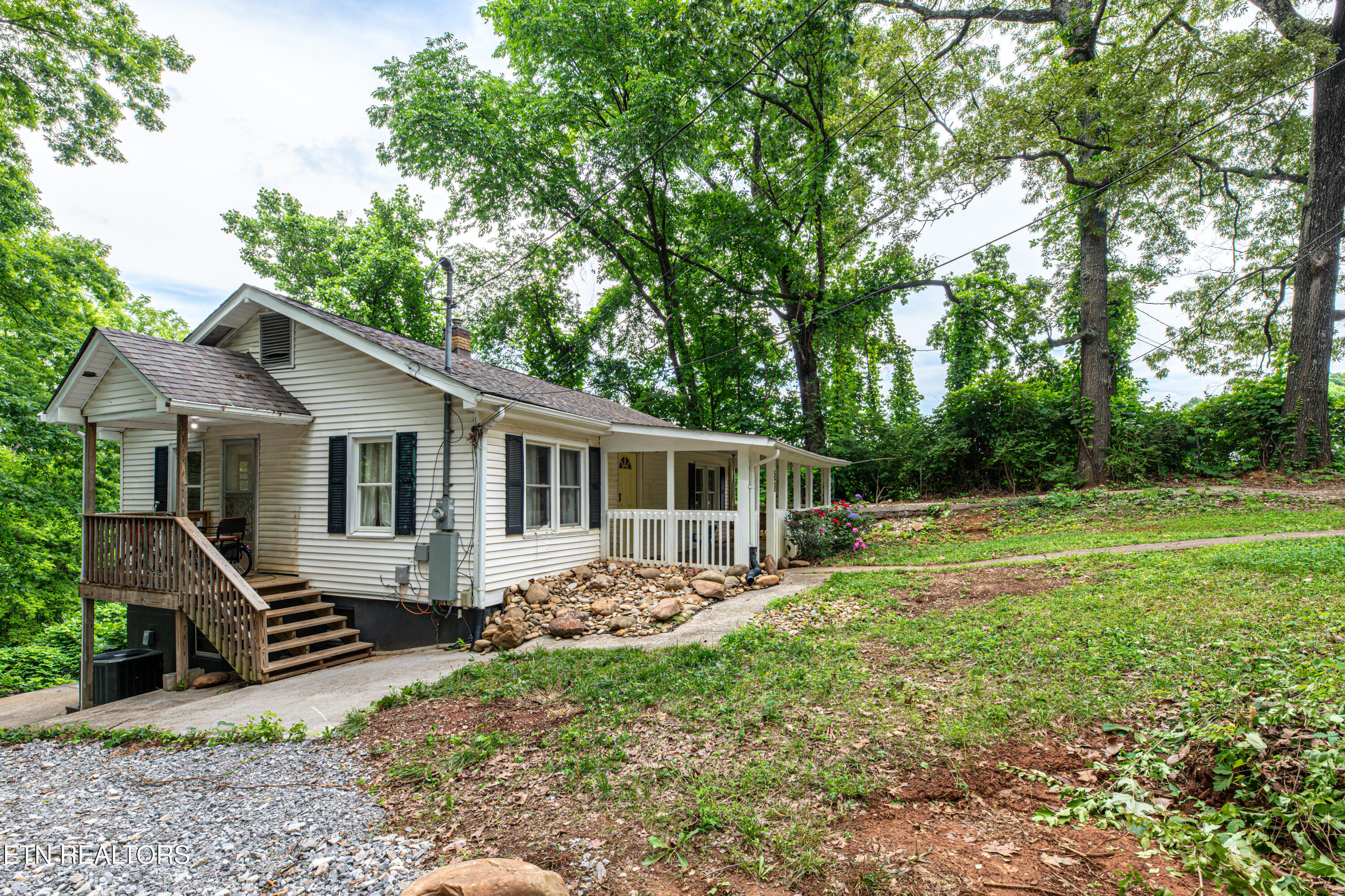520 Burns Rd-2