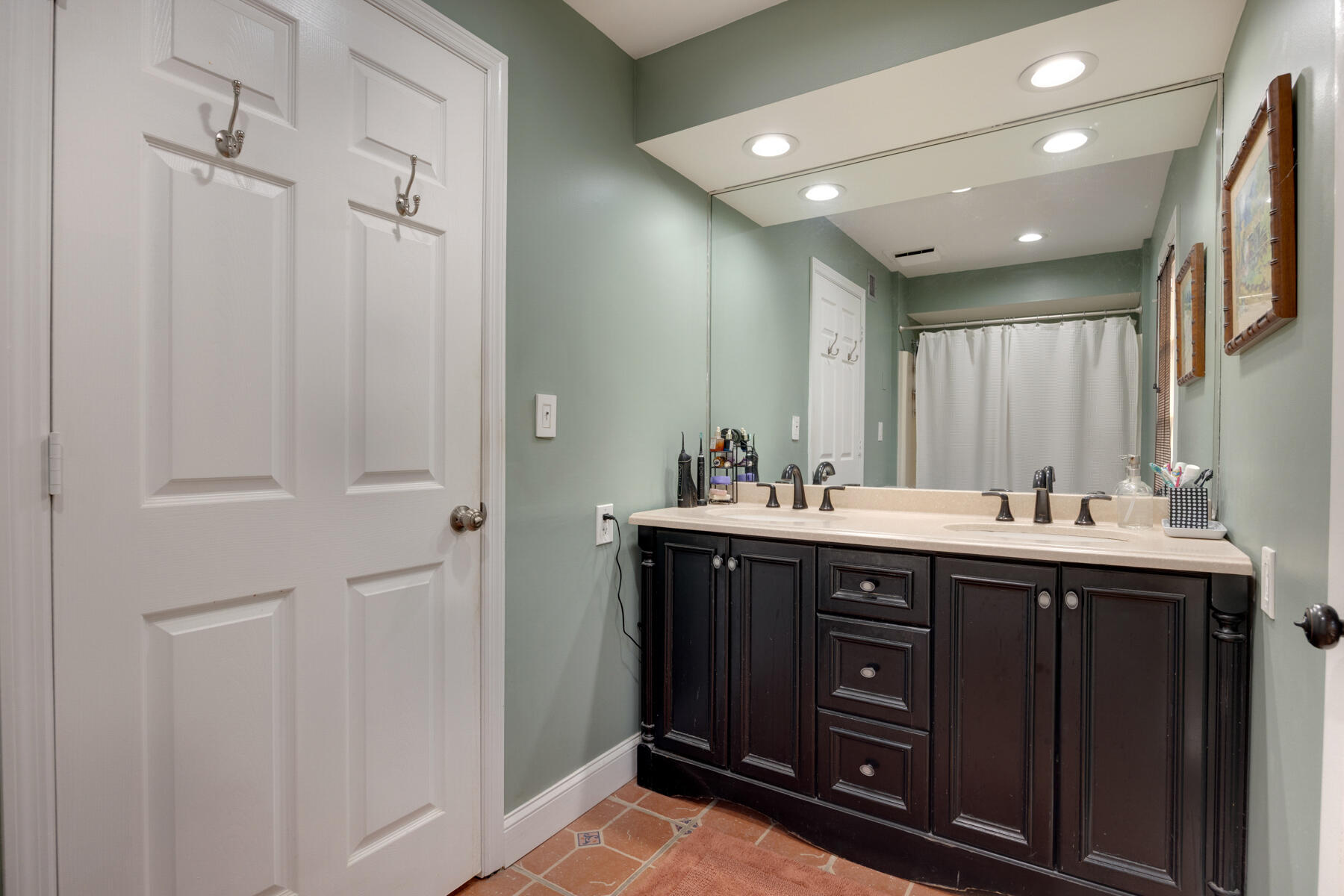 1510 18th Street Key West, FL 33040 - Photo 17 of 36 Ensuite bath