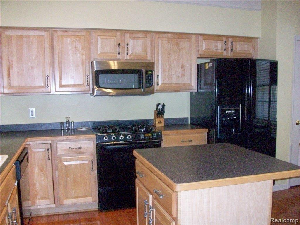 1892 Dunham Drive, Unit 14 Rochester, MI 48306 - Photo 7 of 20 dunham kit island.jpg