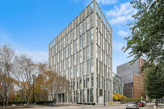 $735,000 | 2 Earhart Street, Unit 424, Cambridge, MA 02141