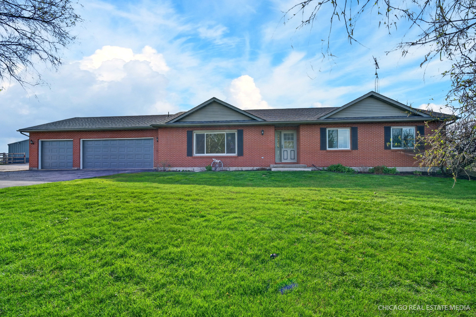 1513 Deerpass Road Marengo, IL 60152 - Photo 4 of 48 a front view of house with yard and green space