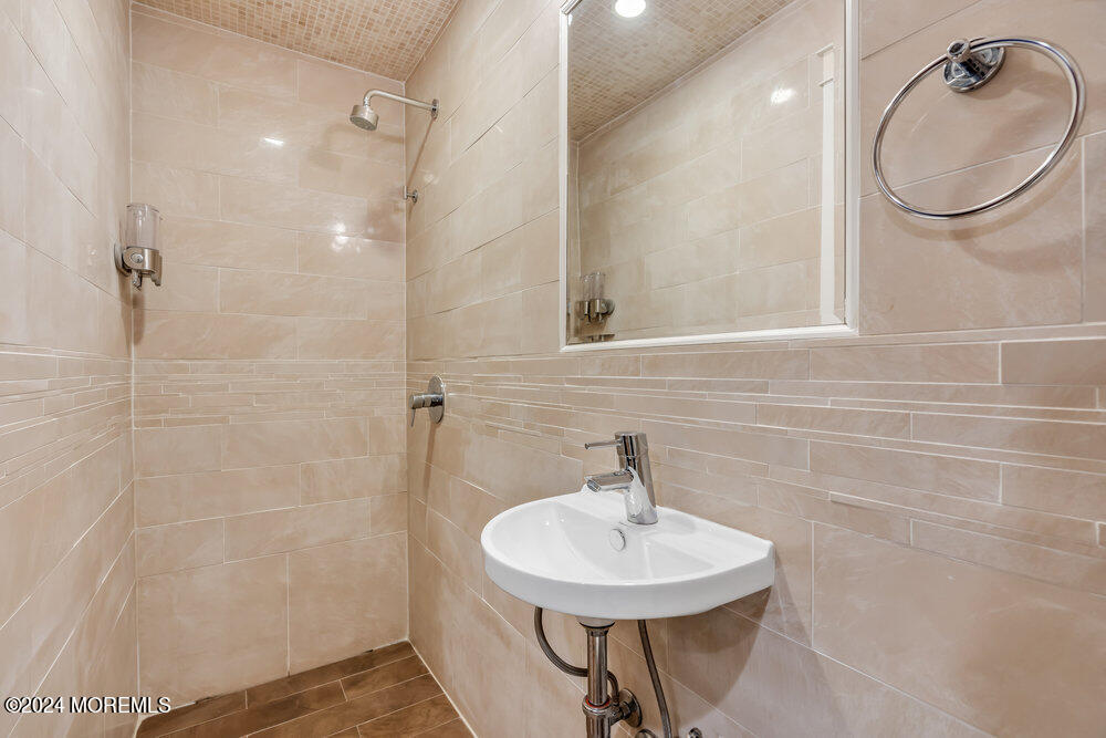 7 Hillside Road Atlantic Highlands, NJ 07716 - Photo 49 of 94 Bedroom 3 ensuite bath.