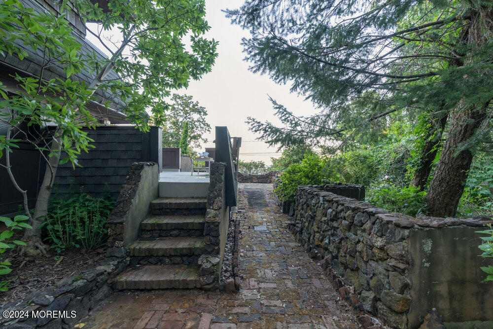 7 Hillside Road Atlantic Highlands, NJ 07716 - Photo 77 of 94 Side courtyard.