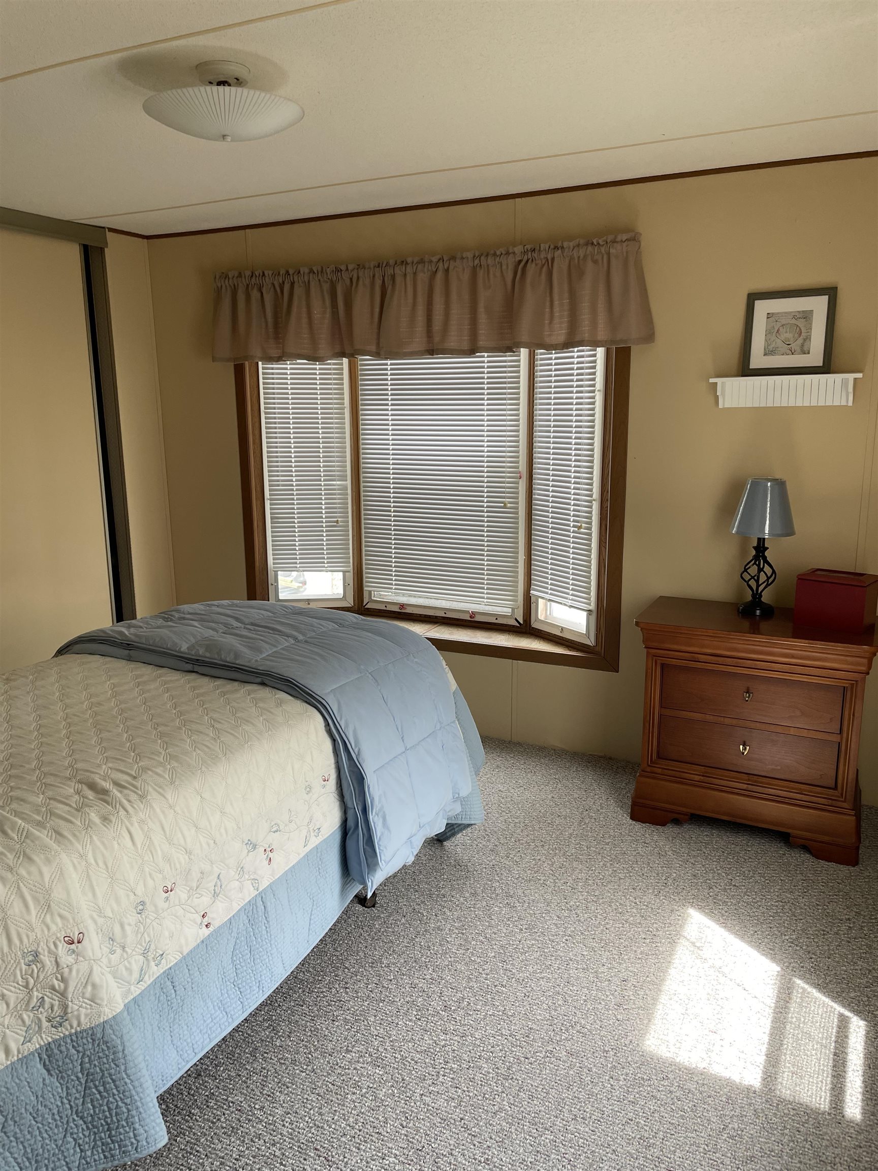 430 Highway 9 Marmora, NJ 08223 - Photo 3 of 17 a bedroom with a bed and a window