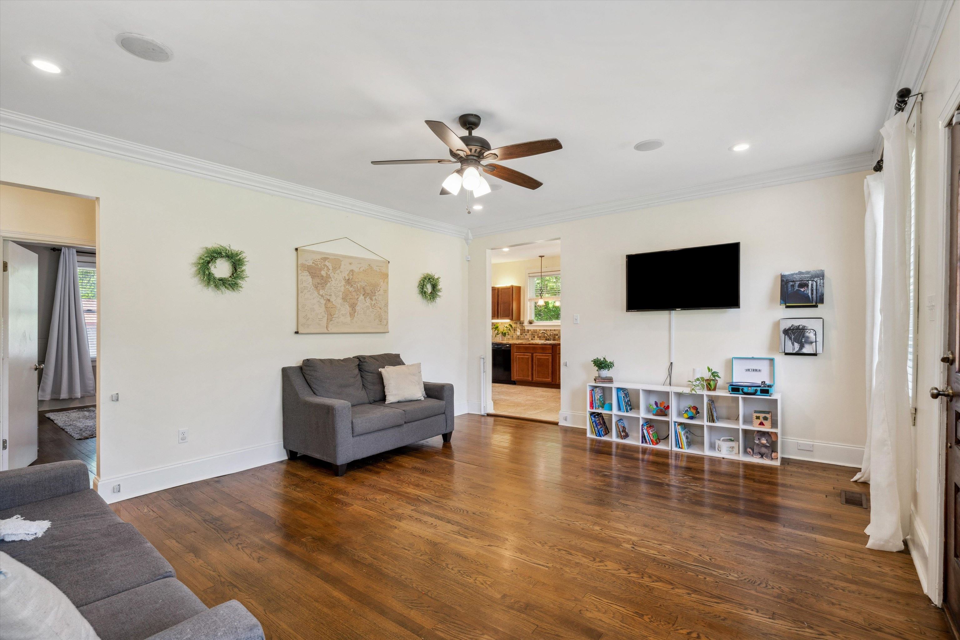 30 Blue Gray Road Piperton, TN 38017 - Photo 4 of 31 a living room with furniture and a flat screen tv