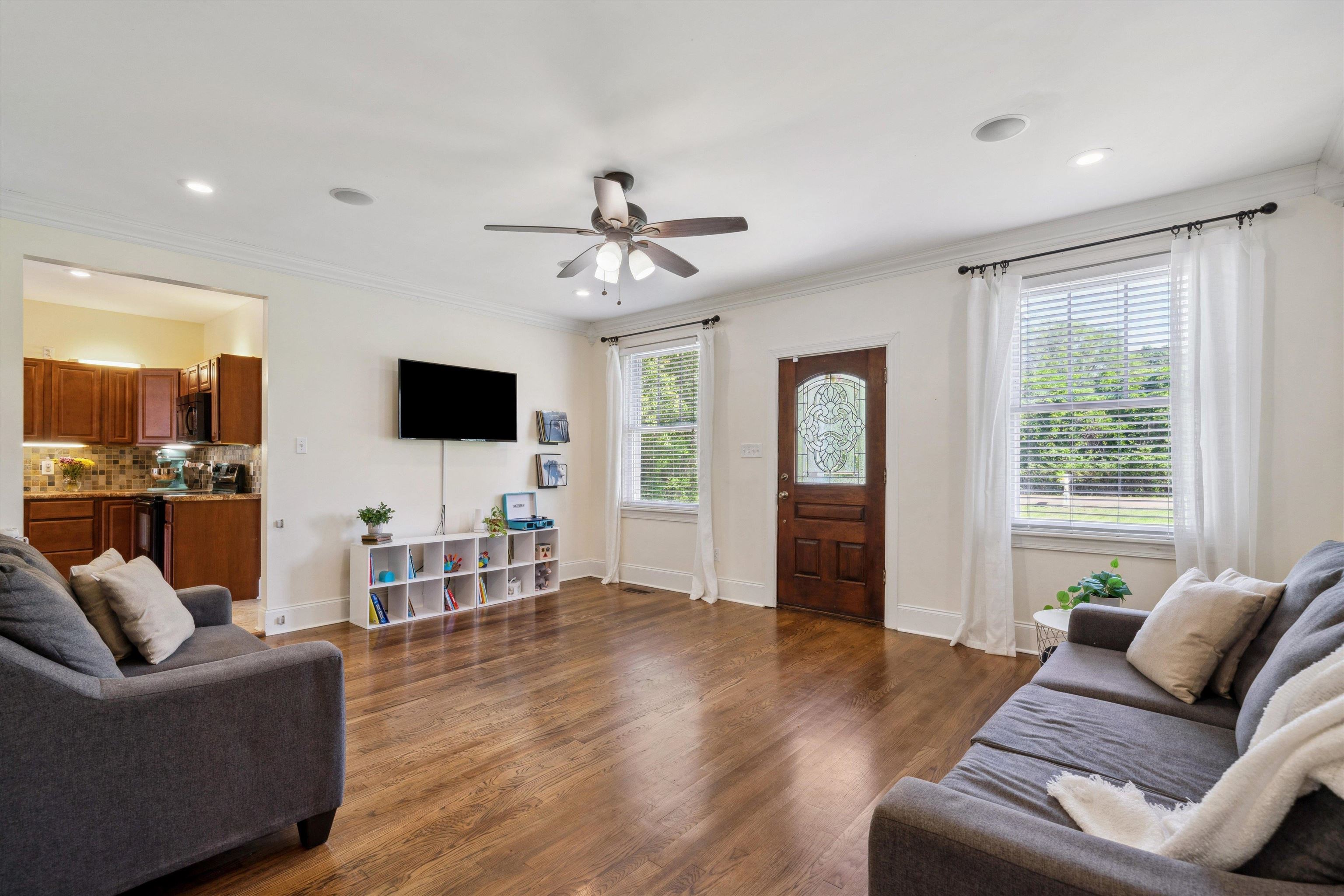 30 Blue Gray Road Piperton, TN 38017 - Photo 5 of 31 a living room with furniture and a flat screen tv