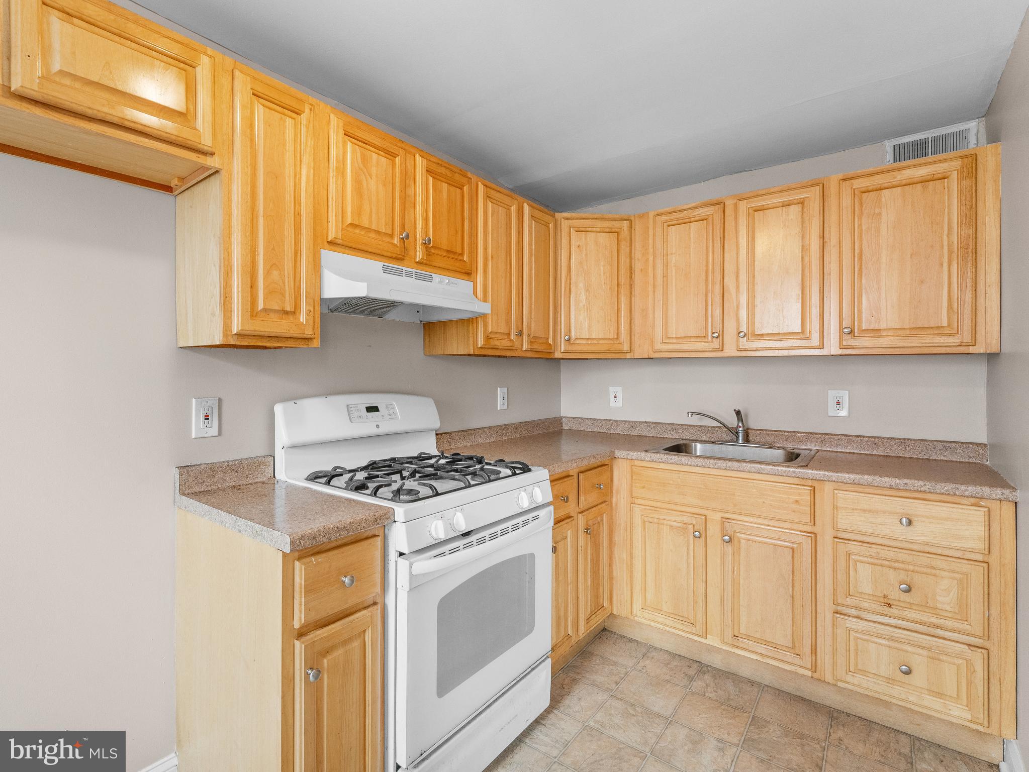 1343 Edgehill Road Darby, PA 19023 - Photo 9 of 23 Gallery Image 9