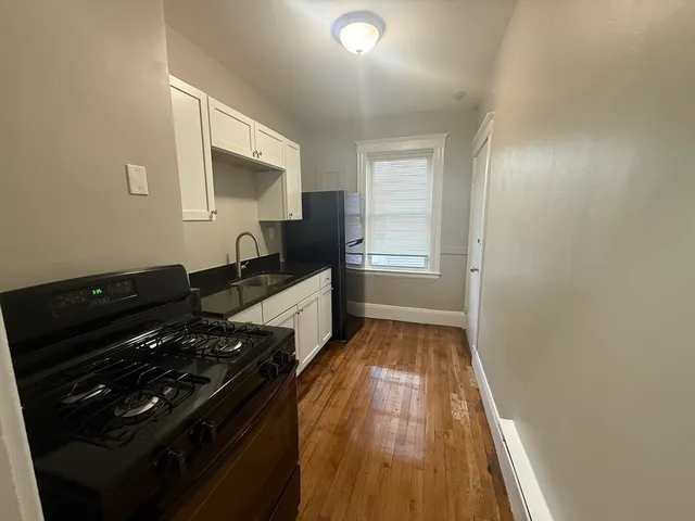 $2,300 | 135-137 Lawton Avenue, Unit 6, Lynn, MA 01902