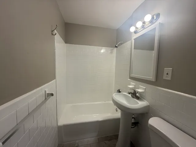 $2,300 | 135-137 Lawton Avenue, Unit 6, Lynn, MA 01902