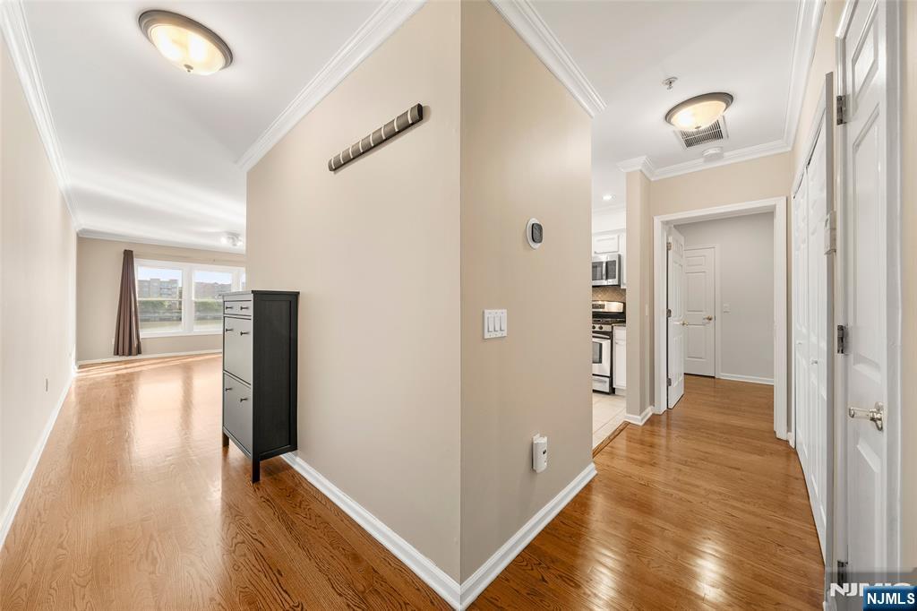 155 The Promenade Edgewater, NJ 07020 - Photo 5 of 26