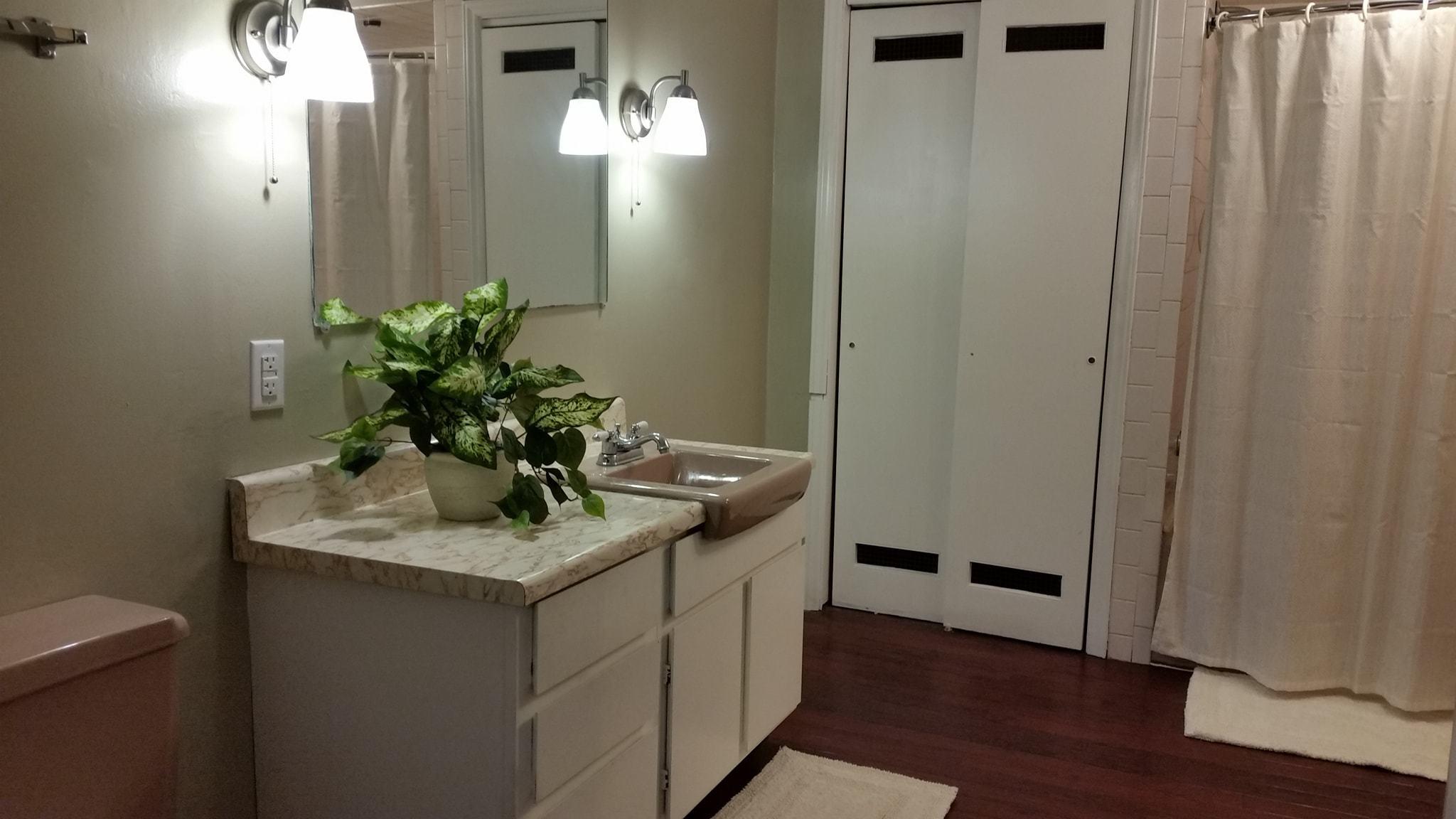 1128 Highland Road Salem, VA 24153 - Photo 19 of 28 Highland lower level full bath