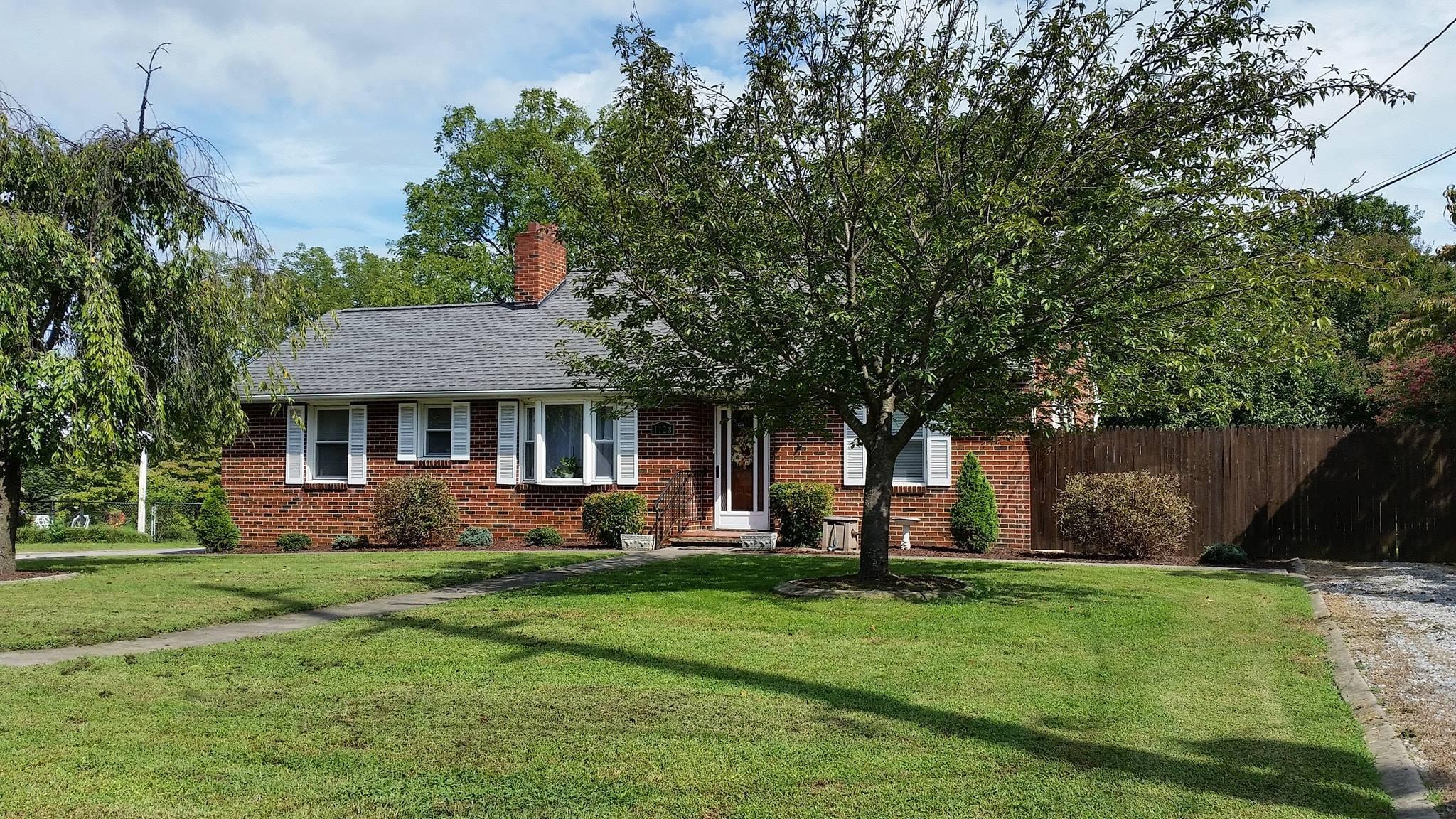 1128 Highland Road Salem, VA 24153 - Photo 6 of 28 Highland front 2nd driveway