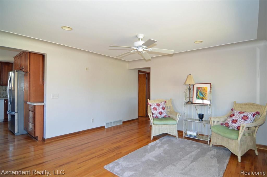111 South Helen Avenue Rochester, MI 48307 - Photo 3 of 28