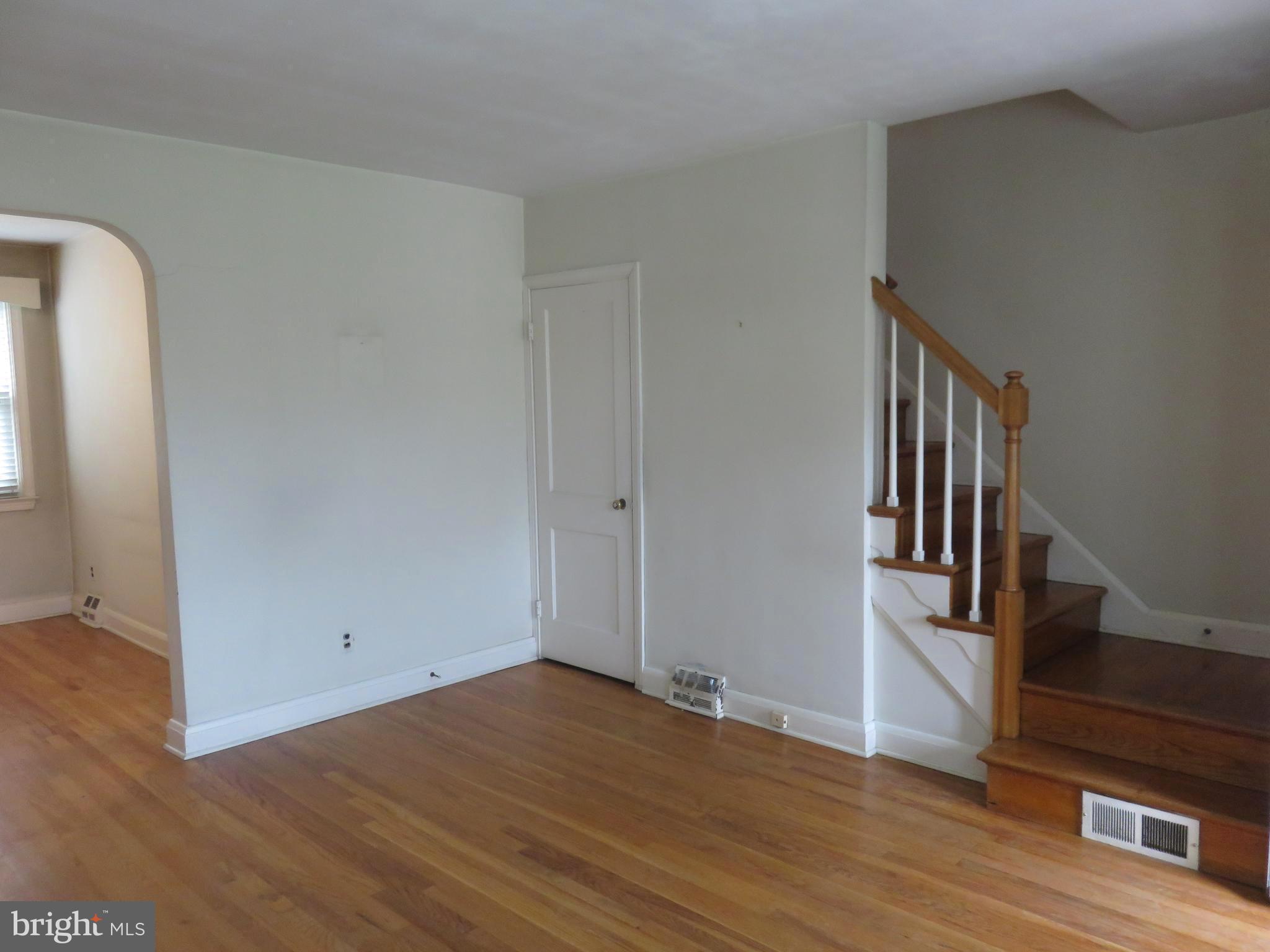 143 Hampshire Road Baltimore, MD 21221 - Photo 3 of 16 SPACIOUS LIVING ROOM