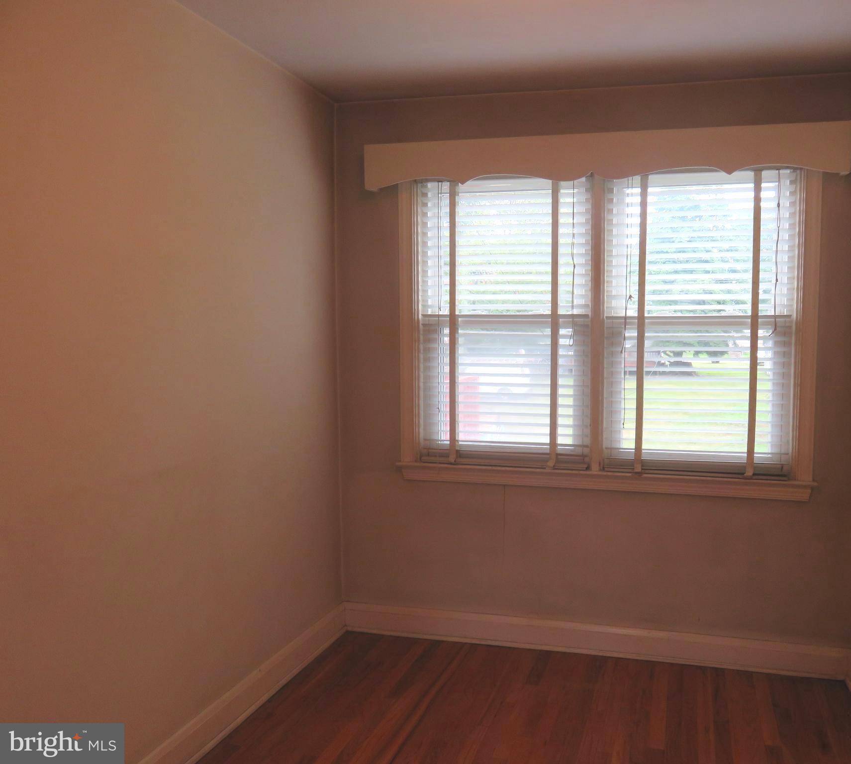 143 Hampshire Road Baltimore, MD 21221 - Photo 5 of 16 SEPARATE DINING ROOM