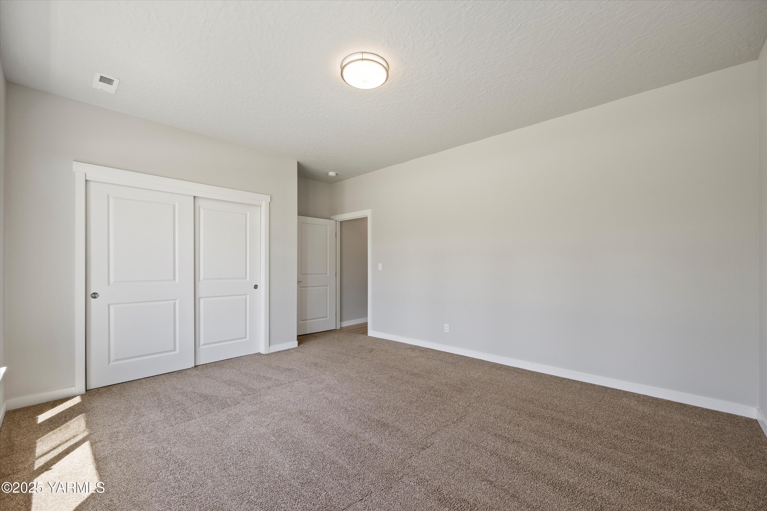 172004 Northwest Dogwood Road Grandview, WA 98930 - Photo 27 of 41 Another view of the bedroom on the right side of the home.